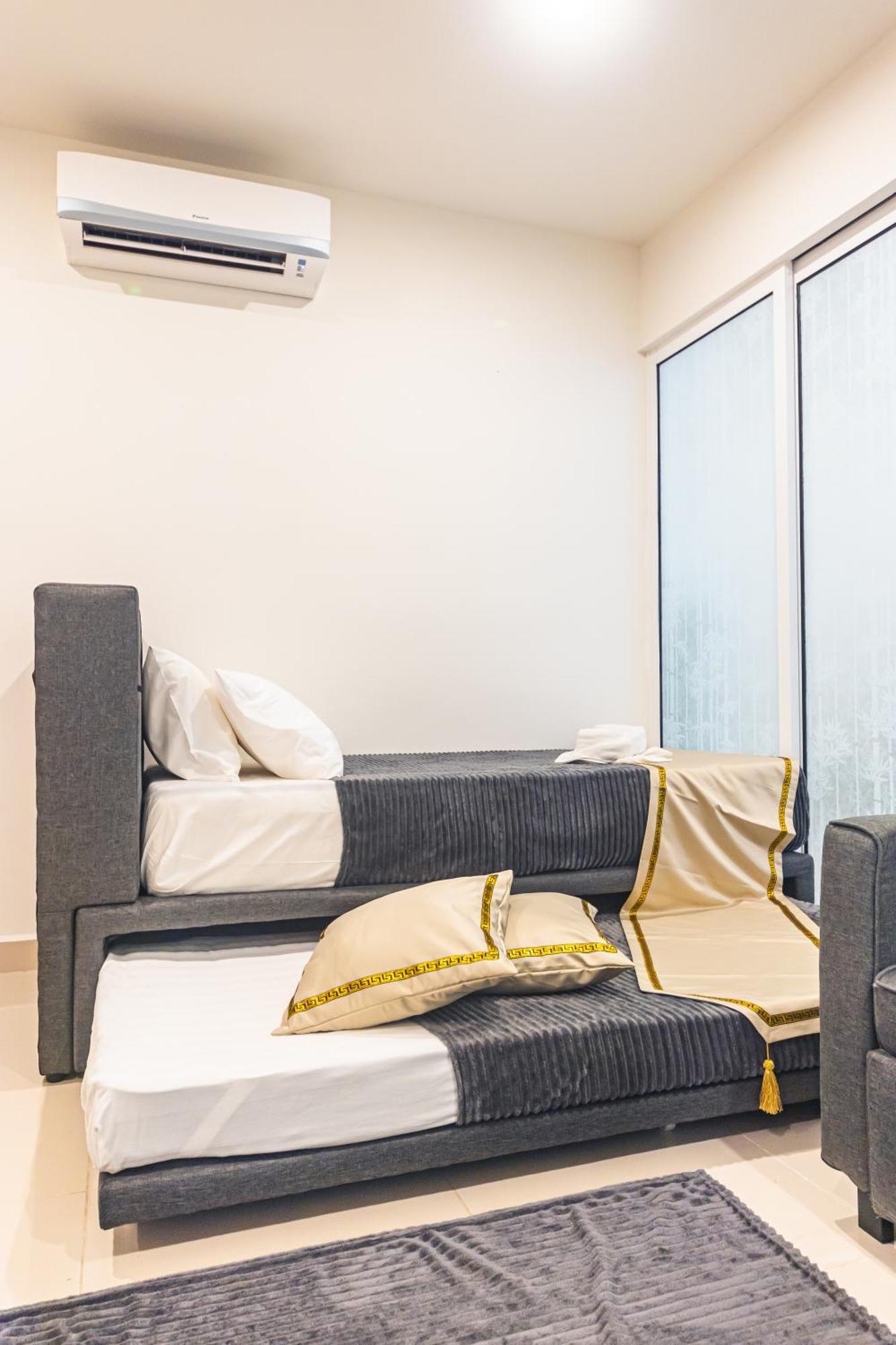 Beautiful Seaview At The Shore Apartment *